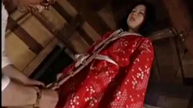 Japanese Bondage | Akira Naka ties woman legs and arms
