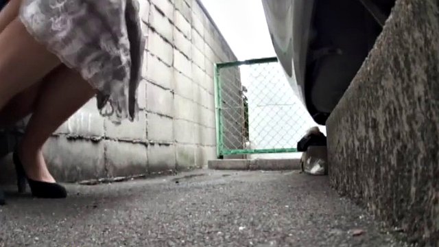 Sweet asian cutie has the need in the public peeing