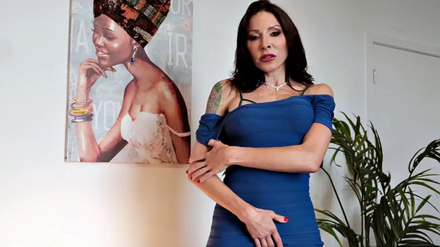 Agatha Delicious : Instruction de masturbation d'une mature sexy de 42 ans