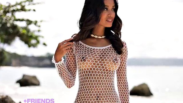 Black teen with round tits Putri Cinta sucks dick on the beach