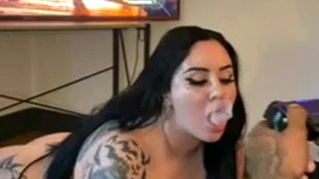 BBW suger BBC mens han spiller