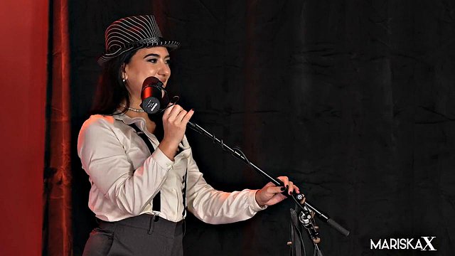 La intensa libra grupal de doble penetración de Tanya Virago