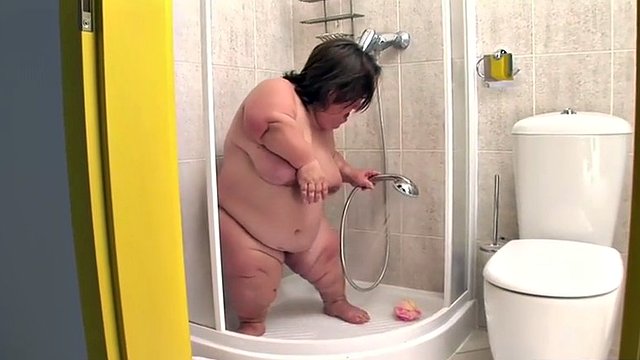 nasty midget masturbates in the shower