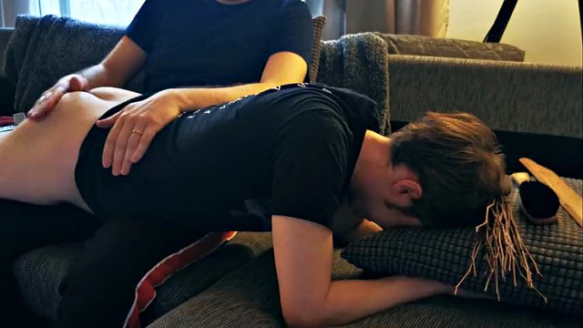 Oznob gets his first spanking - full alternative cam