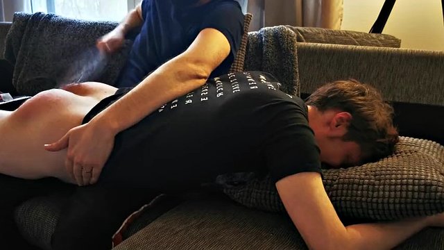 Oznob gets his first spanking - full alternative cam