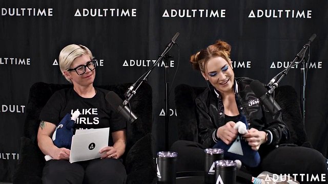 Codi Vore และ Siri Dahl ปอนด์ Avery Jane, Leana Lovings และ Codi Vore ใน Fierce Threes