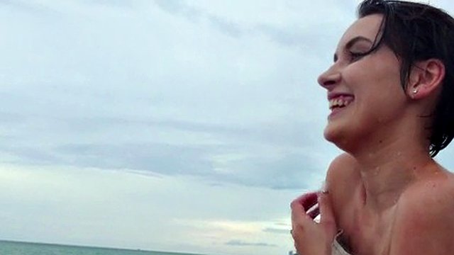 Nude on the Beach - S5:E7