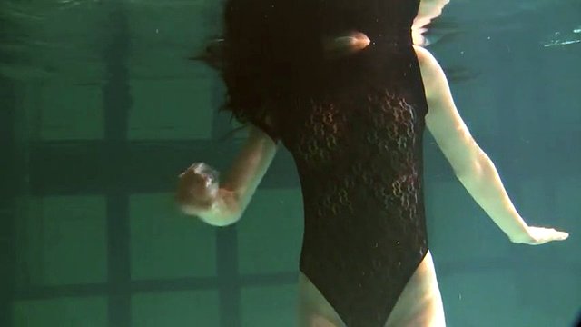 polcharova stipping and enjoying underwater swimming