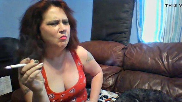 SMOKING MOMMY