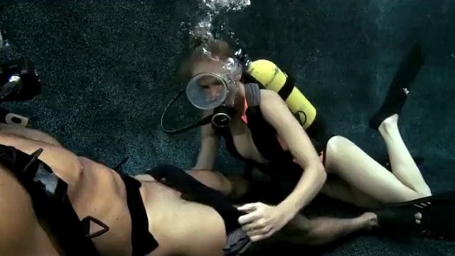 Underwater blowjob in a swimming pool