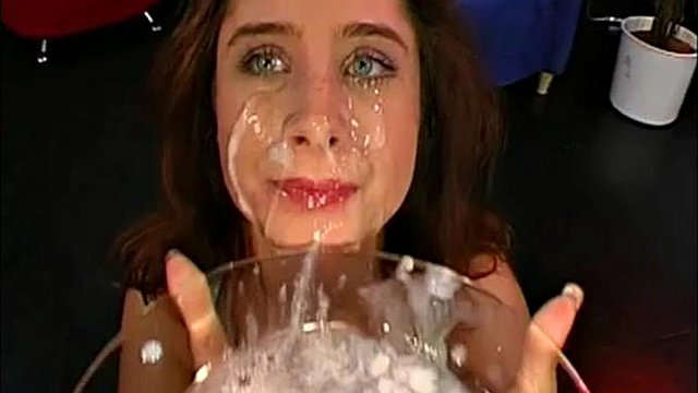 Schmutziges Mädchen von nebenan Sophia: Blowjob-, Doggy- und Cowgirl-Porno