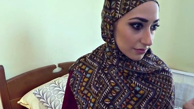 hijab muslim babe fucked for cash money