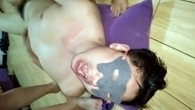 il femdom cinese calpesta Q2985868019