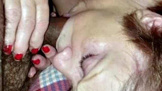 Grandma loves to suck