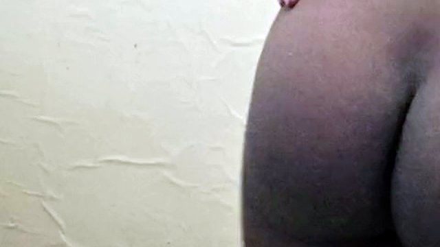 Pakistani Local Gay Boy Playing With penis and ass
