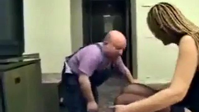 23 人の小人、小人たちとのレトロなセックス