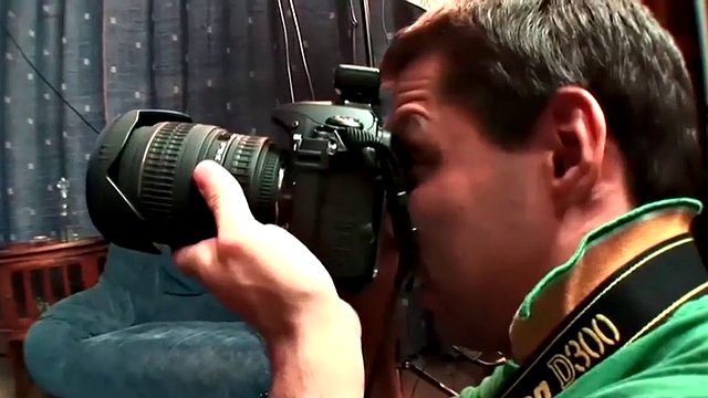 Hot blonde shemale sucks a juicy dick while jerking off