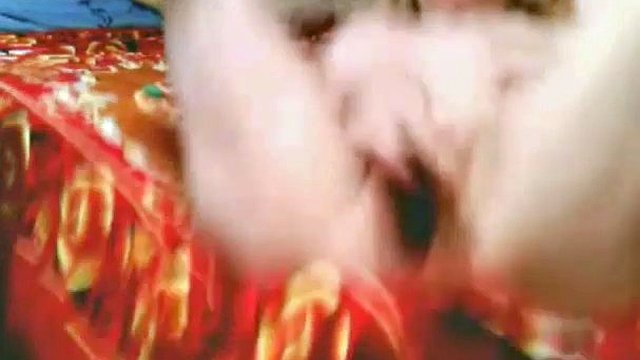 avó suja de 60 anos fode todos os 3 de seus buracos na câmera