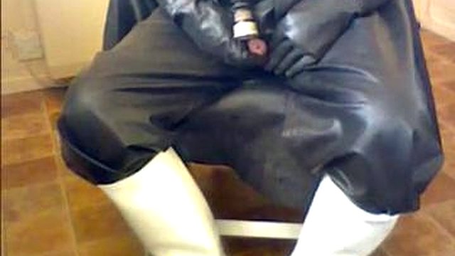Disgustoso vecchio uomo di gomma depravato