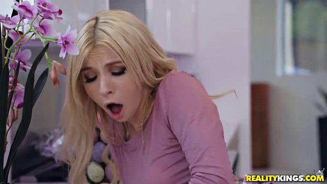 Britney Amber and Kenzie Reeves Fuck in Hot FFM Threesome
