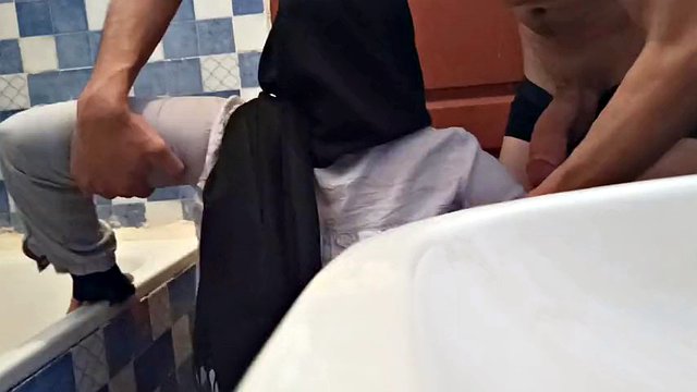 He fucks me in the bathroom in Arabic
