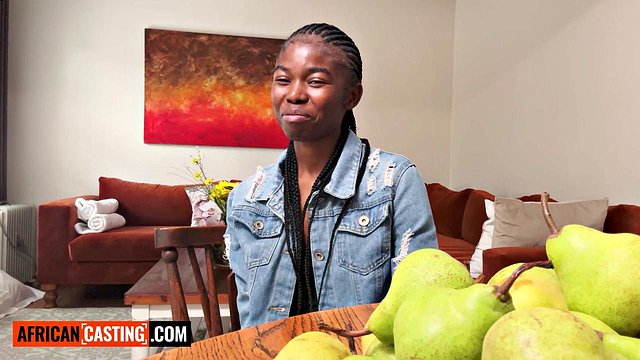 Timida teenager ebano prende un grosso cazzo dopo aver promesso qualcosa per Los Angeles in una sessione di casting bollente