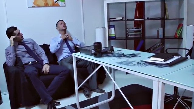 biuro przystojniaka mięśnia jedzące i ruchające się w dupę