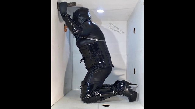 글로리 홀 페티쉬 걸레 부츠와 PVC 서비스 많은 단단한 고무 자지