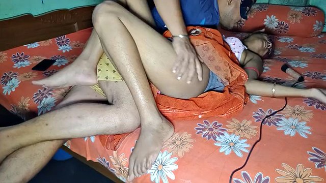 Indian bengali pati nahi tha ghar pe usi bahane mera pati ki bara vai aya tha mera sath bat karne or mujhe majese choda