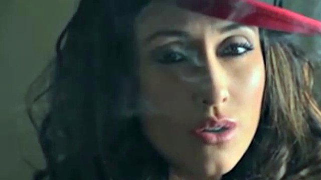 Eva Notty smoking close up