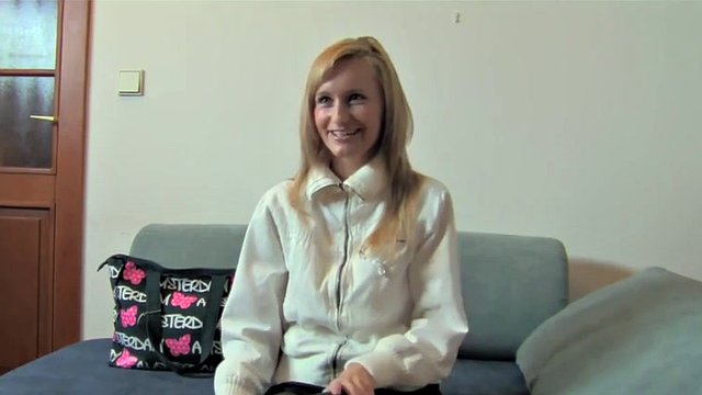 Hot teen gets her fuck and creampied real nice