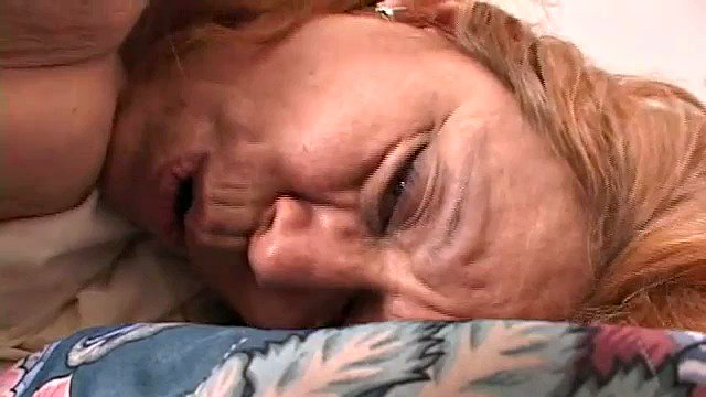 BBW Granny sait comment utiliser son trou du cul