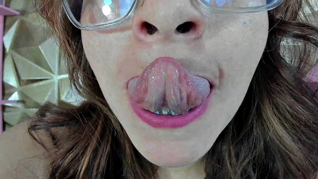 braces tongue camgirl bad_auro chaturbate com