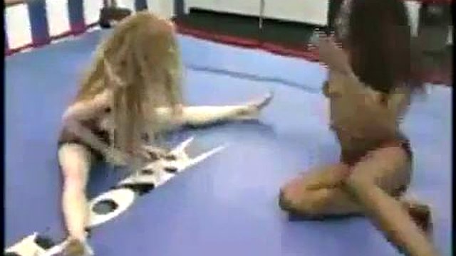 BLOW Wrestling Jungle Queen vs Ebony Barbie: Babe, Catfight & Wrestilng Porn