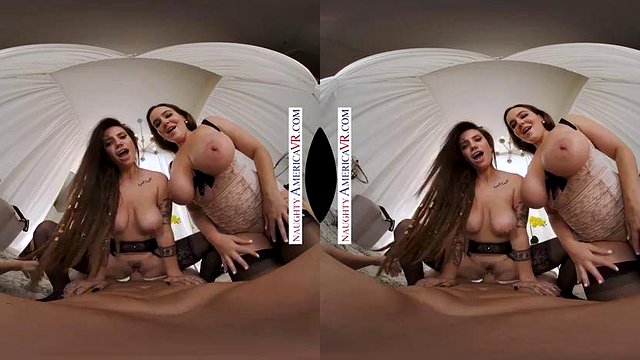 Naughty America - Indica Flower et Natasha Nice sont gâtés dans le vestiaire: VR Porn