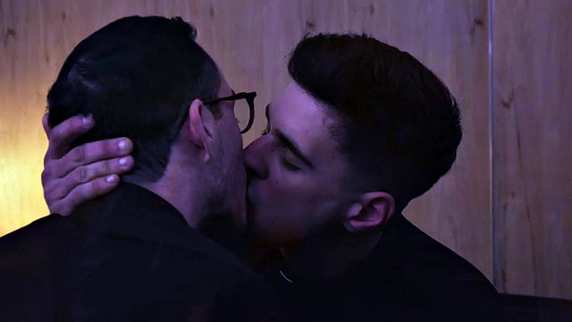 Padre Gallo & Padre Fiore: Geheimnisse im Priestertum