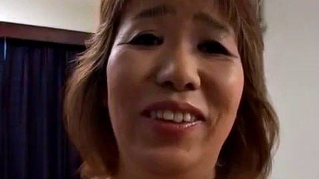 Das heiße asiatische Babe Kiriko genießt die Stimulation der Brustwarzen: Amateur, Bongacams und japanischer Porno