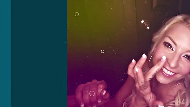 Rothaarige Cassie Solis schluckt Glory Hole Cumshots nach Deepthroats